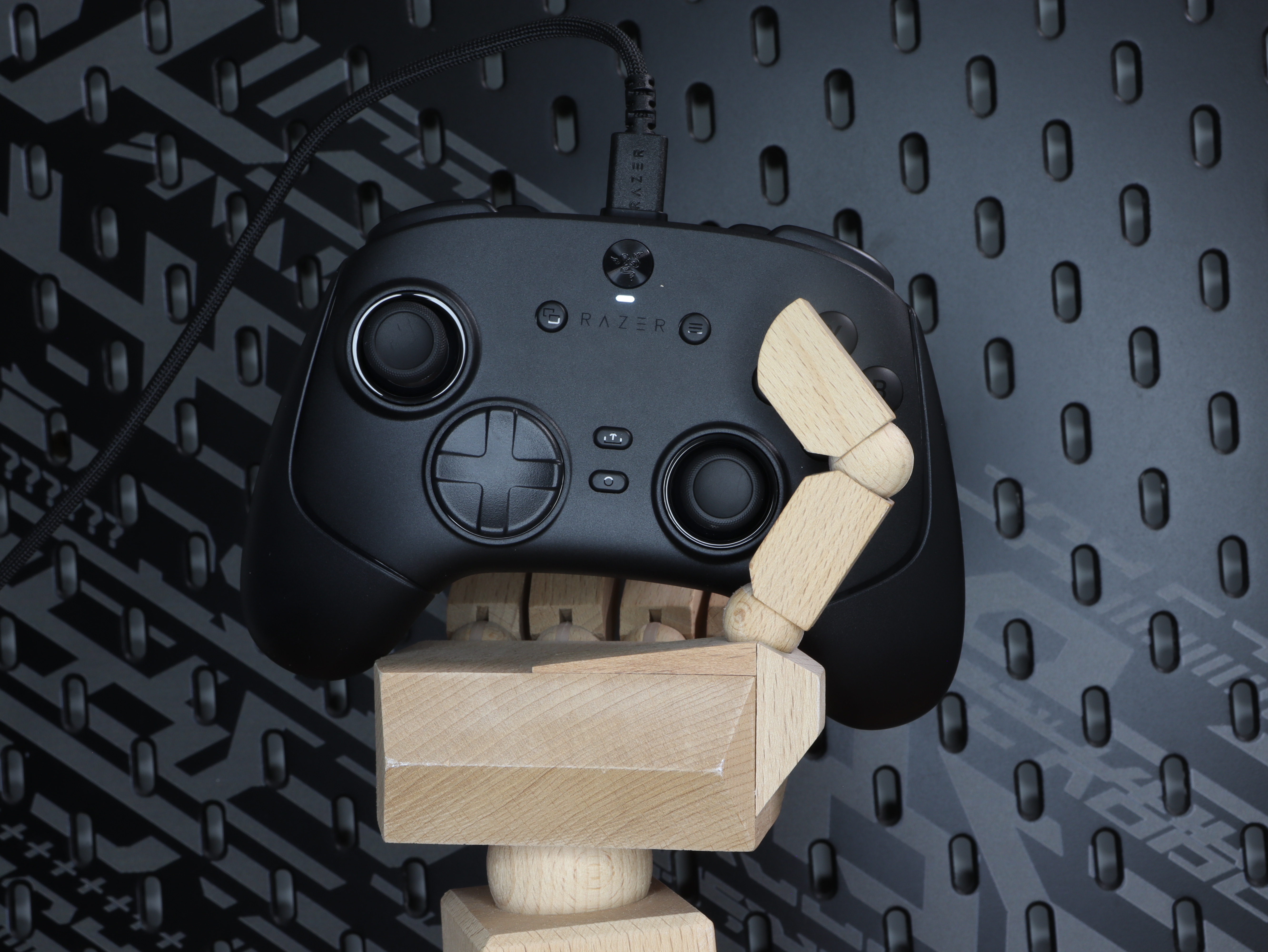 Controller Razer Wolverine V3 Tournament Edition 8K PC Mecha tactile Hypertriggers swappable TMR USB-C.JPG